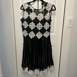 KAREN MILLEN Black White Lace Accordion Pleated Skirt Dress size 10
